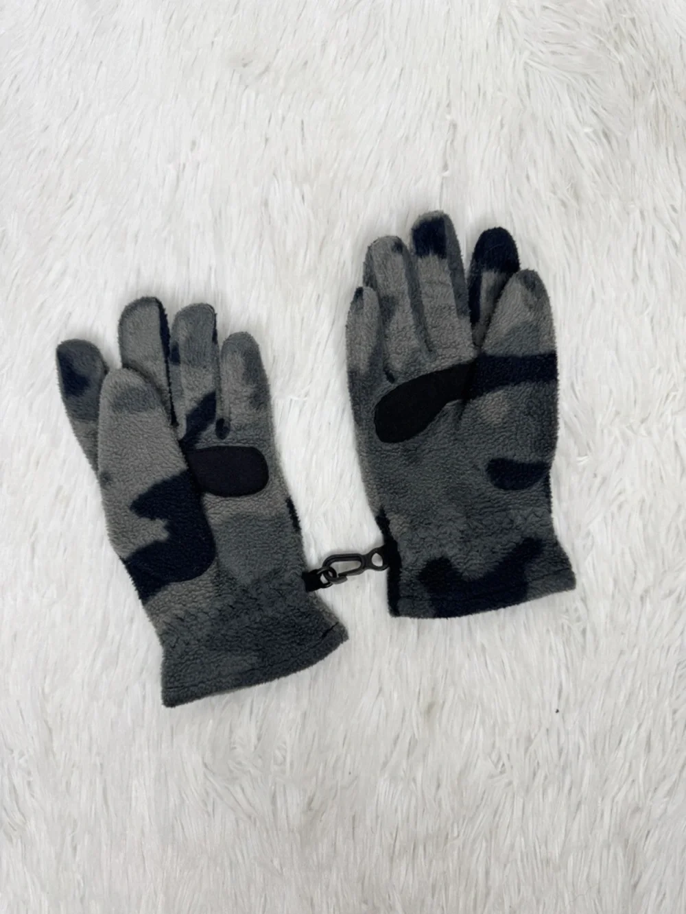 COLUMBIA / gray black camo printed fleece winter gloves / youth L